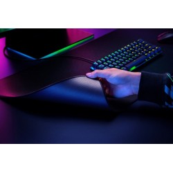 Žaidimų pelės kilimėlis Razer Strider - Large, Juoda