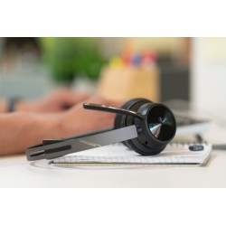 Poly Voyager Focus 2 Belaidės ausinės, Bluetooth, BT700 USB-C Adapter, Charging stand, Juoda