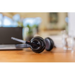 Poly Savi 8220 UC MS Teams DECT Belaidės ausinės, Bluetooth, USB-A/C Adapter, Charging Stand, Juoda